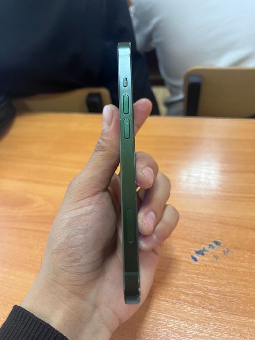 Продам айфон 13..