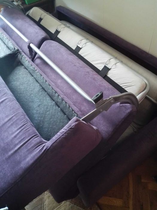 Продавам разтегателен диван "Орегон"