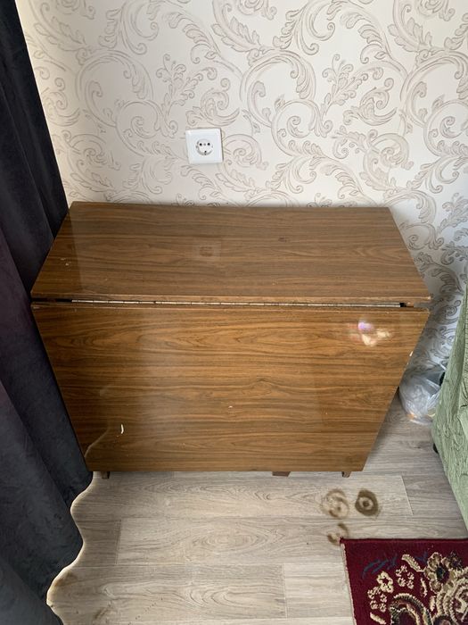 Продам стол книжку