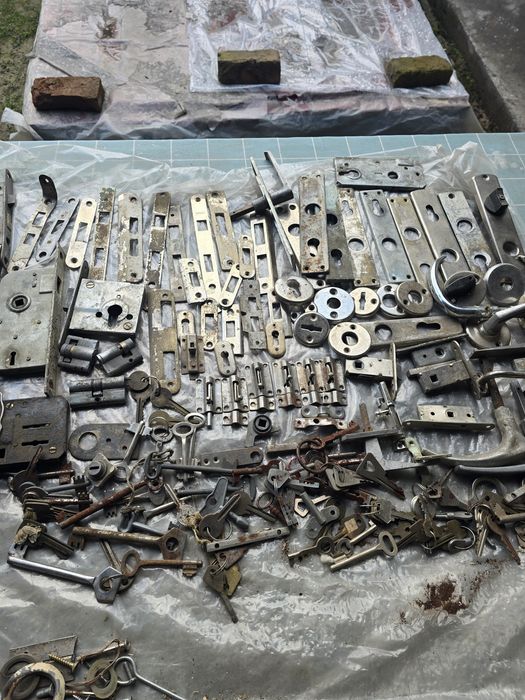 Замки ключи и аксесуары