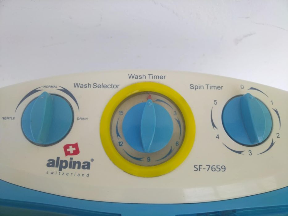 ALPINA преносима мини пералня с отделна камера за центрофуга. 
Капацит