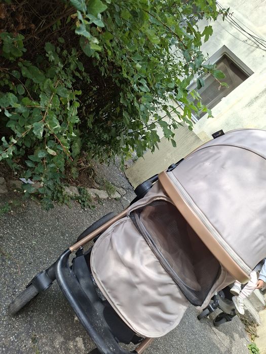 Carucior folosit, necesita curățare