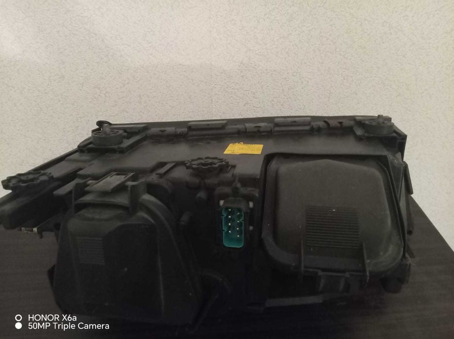 Продам фары на бмв Е38 дорест оригинал BOSH