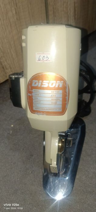 Tikuv mashinalari va bichim pichogʻi arzon narxda sotila.