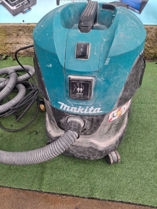 Строителна прахосмукачка за сухо и мокро почистване Makita