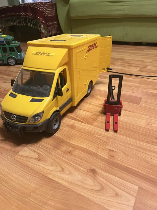 Masina DHL cu lisa BRUDER