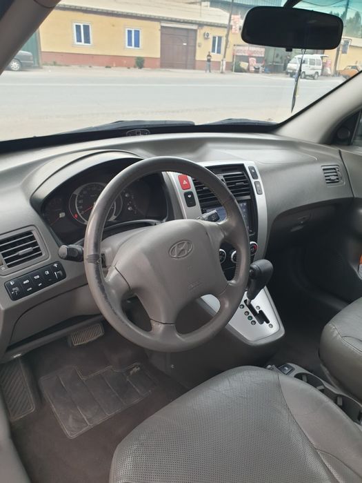 Hyundai tucson 2.7