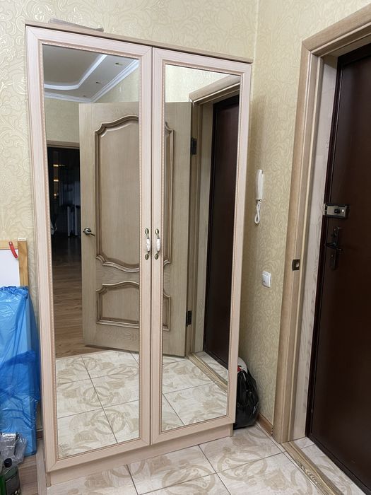 Продам шкаф зеркальный