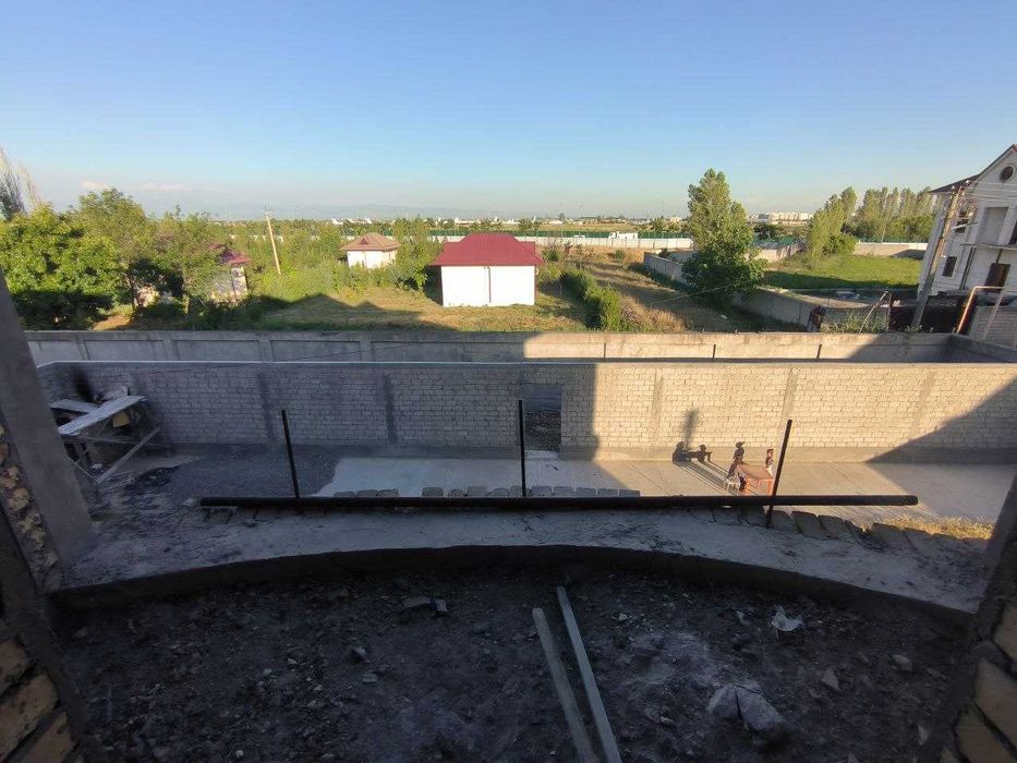 Hovli 22,5 sotix va 2 qavatlik uy sotiladi Amir Temur, Mevazor MFYda.