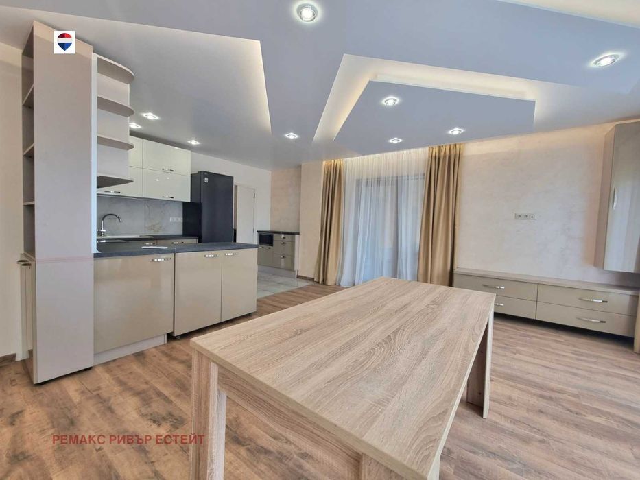 Луксозна къща под наем в с. Сандрово