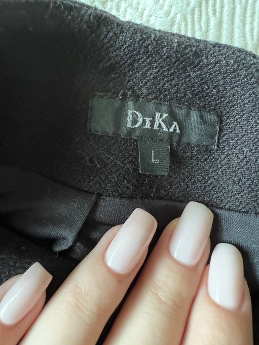 Черна пола DiKa и сива ESPRIT