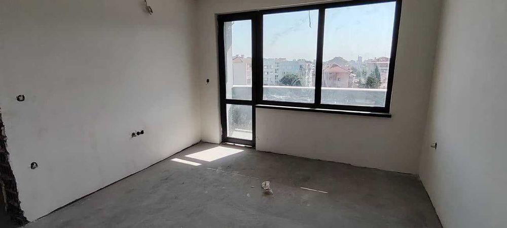 Продава се тристаен тухлен апартамент в кв. Каменни, гр.Хасково