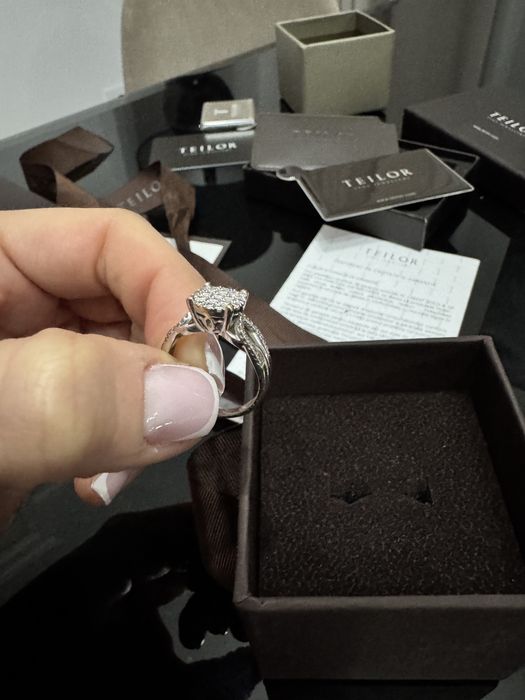 Inel de logodna Teilor cu diamante.