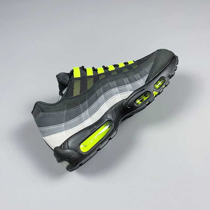 Обувки NIKE / Air Max 95 / Black and Neon + КУТИЯ