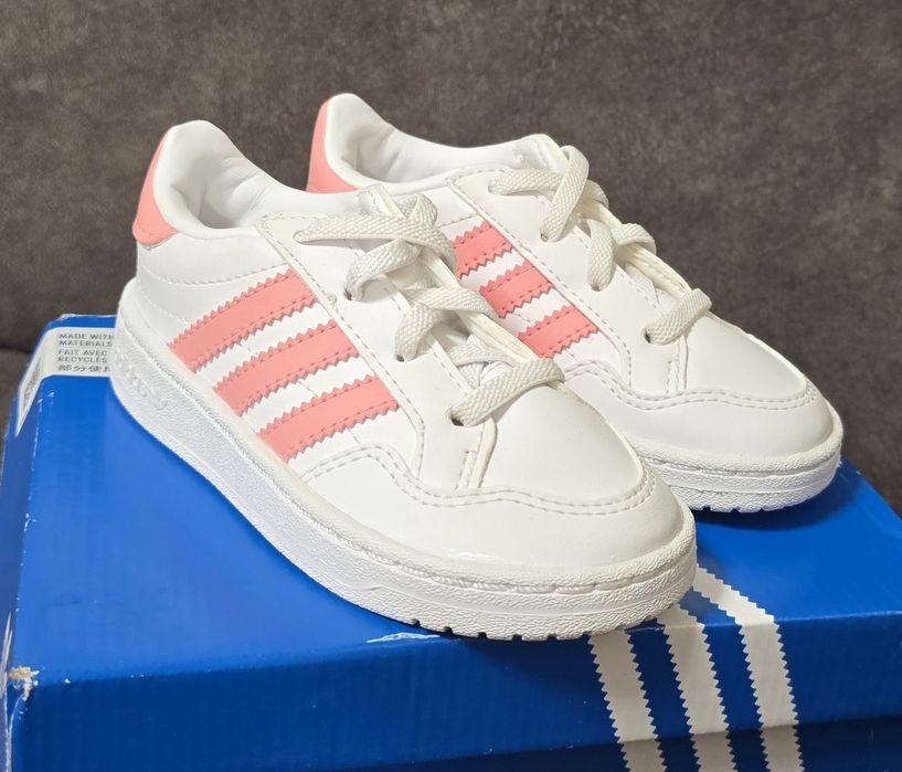 Обувки АДИДАС  за момиче