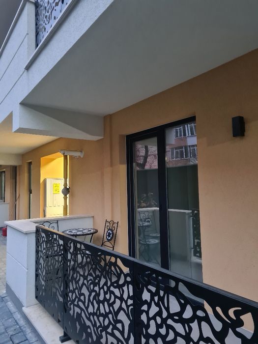 Apartament nou,aflat la parter,deosebit.