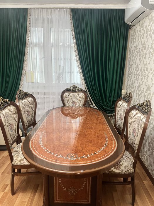 Продается стол со стульями
