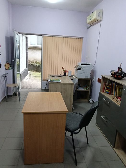 Офис в центъра до хотел Дунав