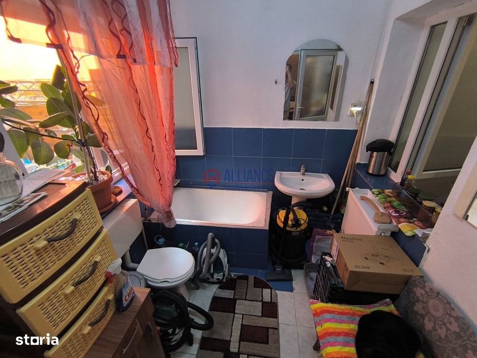 CENTRU - Casa solida cu etaj ,la pret de apartament !