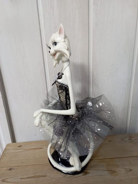 Статуэтка кошка белая
