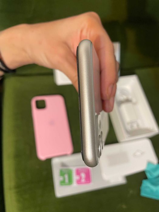 Iphone 11 128 gb бял white перфектен като нов