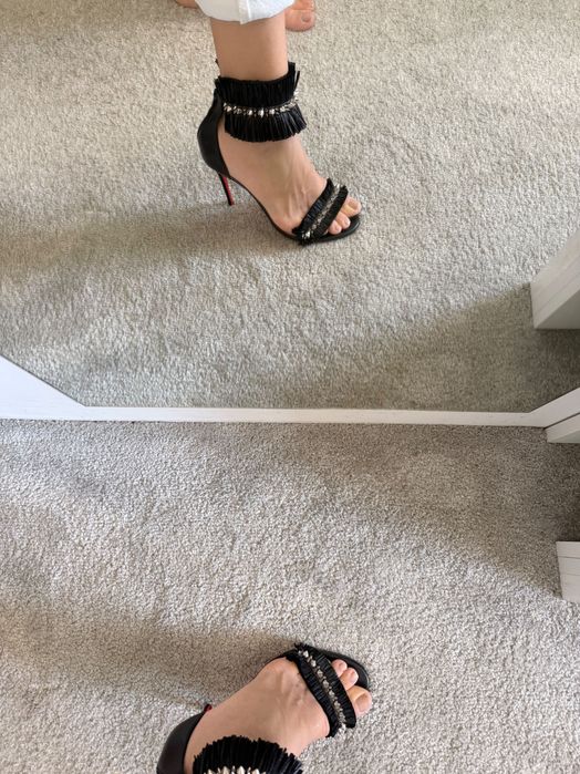 Продавам  обувки Christian Louboutin 39 номер