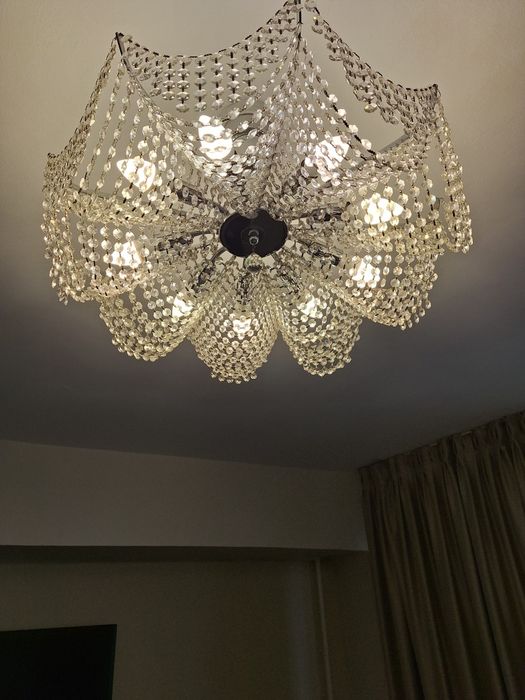 Продам хрустальную люстру