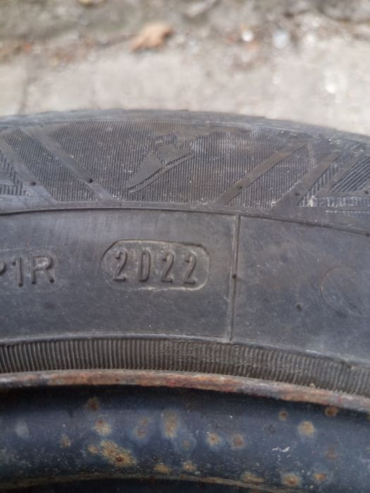 Зимни гуми Semperit и Goodyear