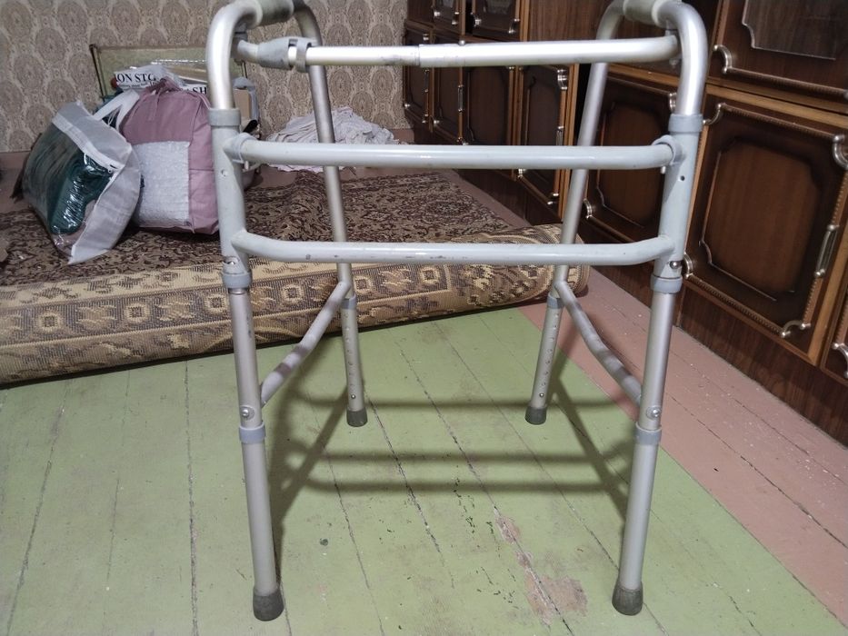 Ходунки для пожилых людей