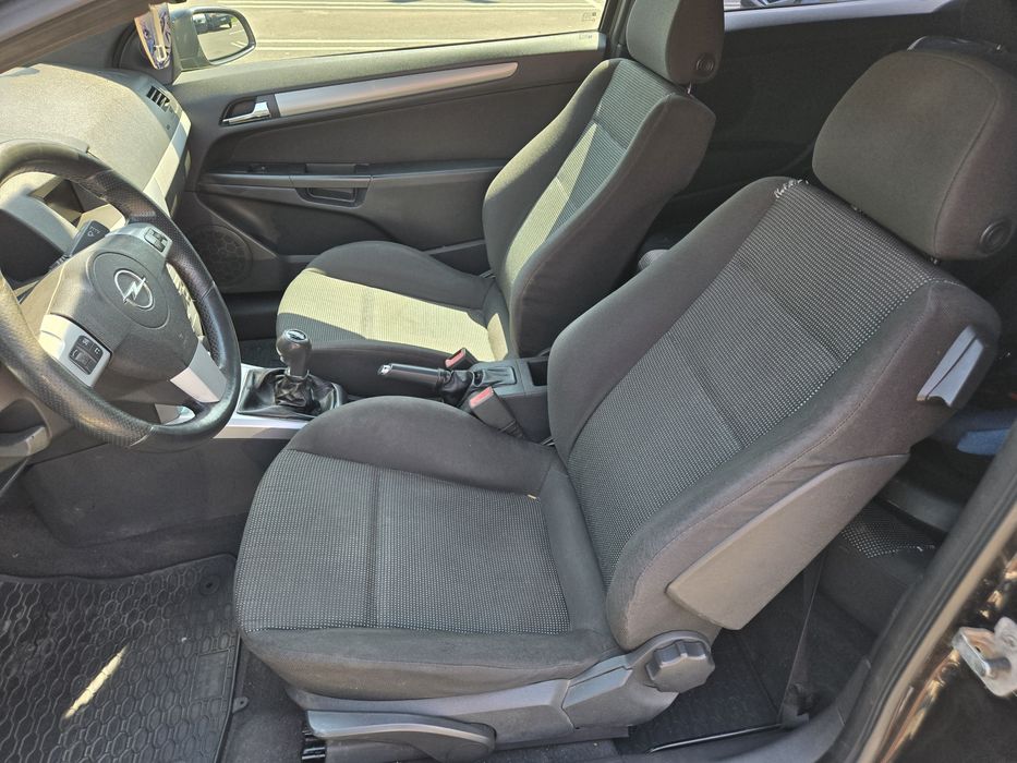 Opel Astra GTC 1.9 CDTI 150 CP Xenon Buton Sport 6 Trepte Propietar