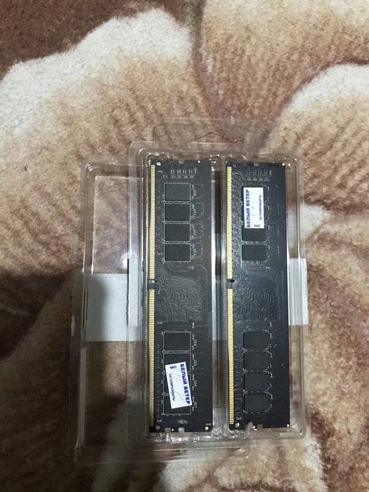 Продам озу оперативная память DDR4 2 по 8 гб gb
