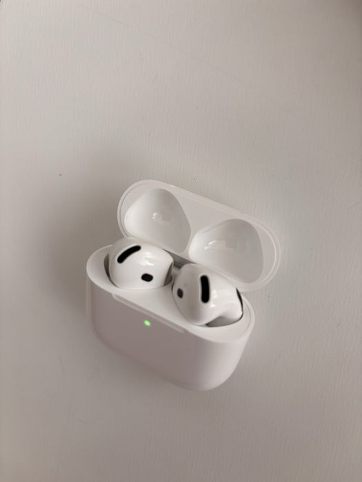 AirPods 4 impecabile nefolosite