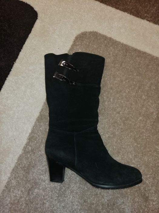 Продам замшевые  натуральные сапоги