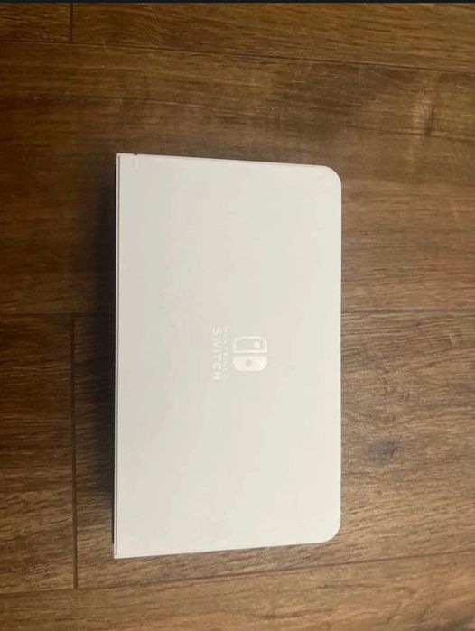 Nintendo Switch OLED alb + Zelda BOTW – Stare impecabilă