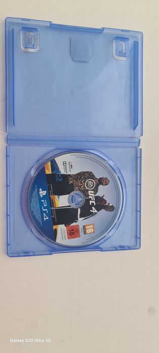 UFC PS4 в отличном состояний без царапин но без бумаги ТОРГ ЕСТЬ