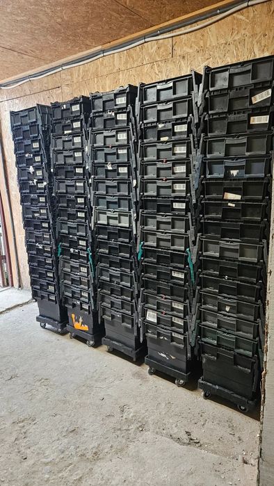 Lăzi plastic cu capac și închidere ermetică – 600×400×370 mm