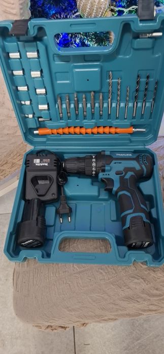 Акумулаторен винтоверт Makita тип – 2 батерии, зарядно, куфар, комплек