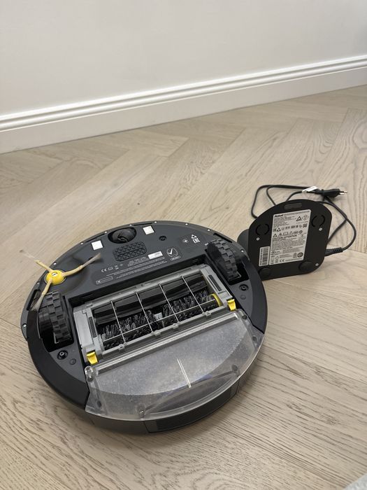 Robot aspirator iRobot Roomba 698