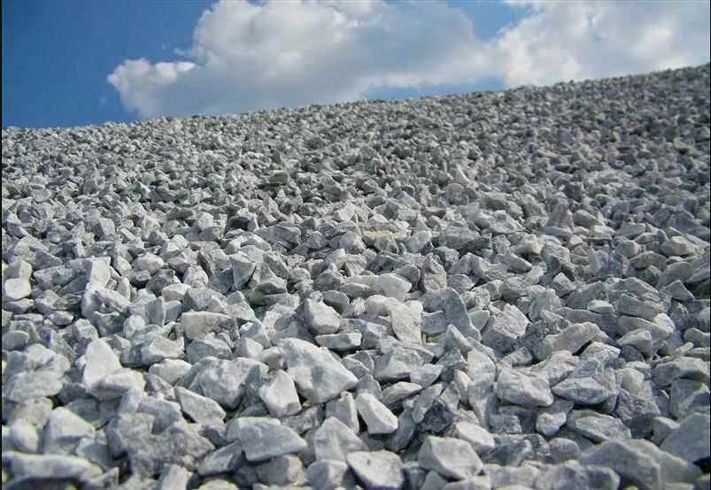 Песок, щебень, клинец, извёстка и другие строительные материалы.