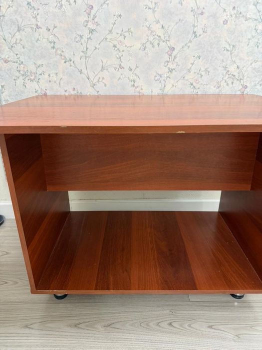 Срочно продам стол