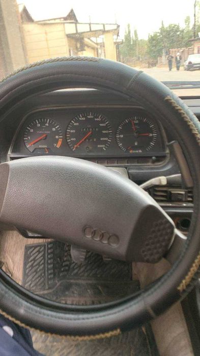 Audi 1982 yil 1400$