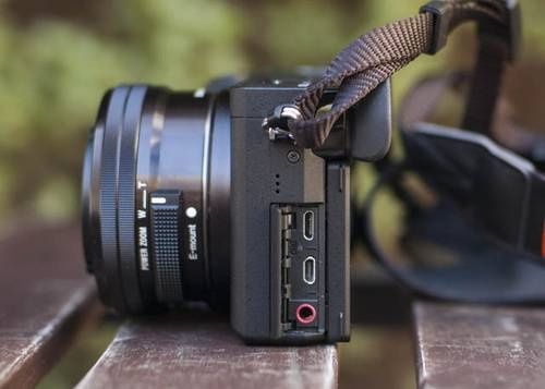 Sony a6300 4k, kit cu obiectiv 16 50mm + 4 acumulatori