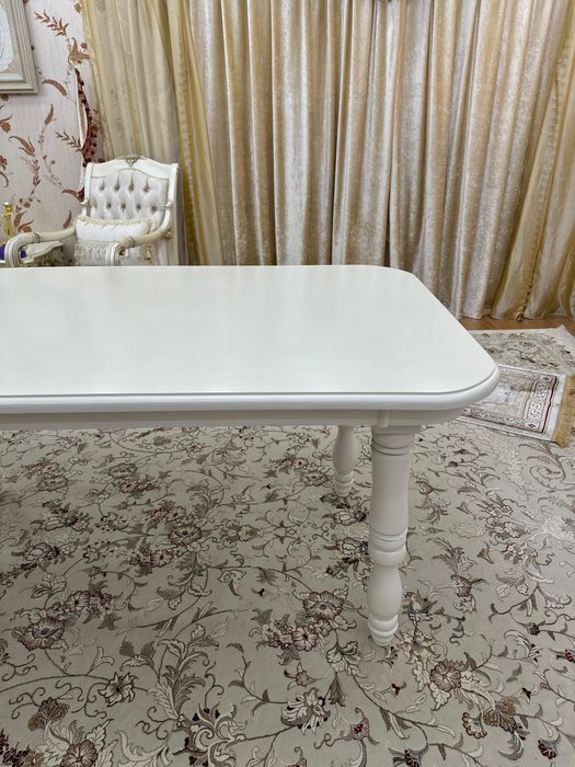 Продам стол в гостинную