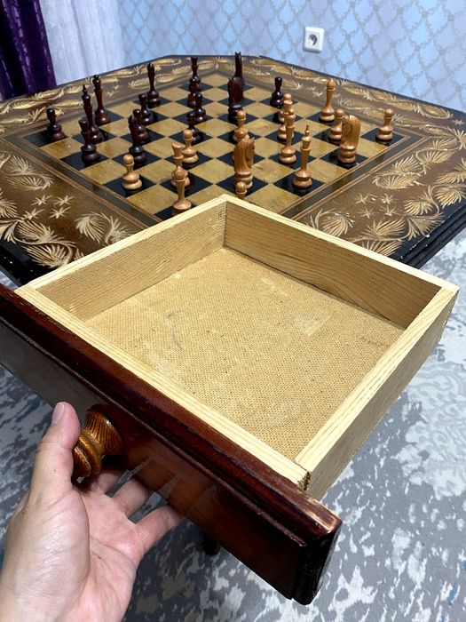 Продам шахматный стол