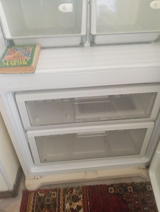 Продаю 2х камерный холодильник Самсунг корейской сборки