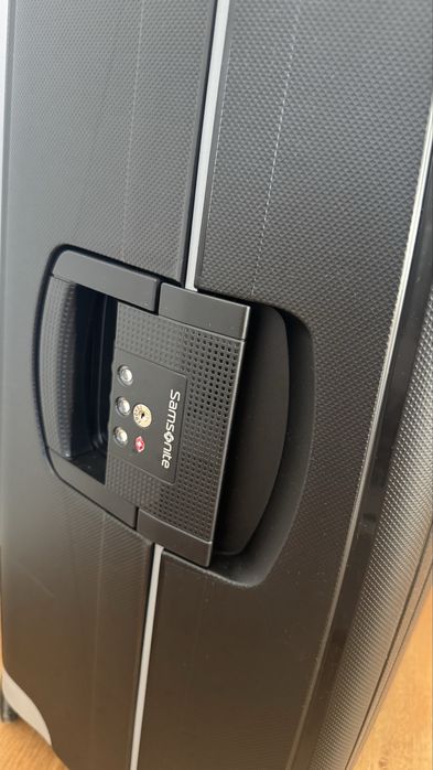 Samsonite чисто нов голям куфар S’cure 75см