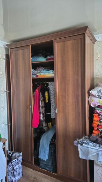 Диван и шкаф продаеться самовызов