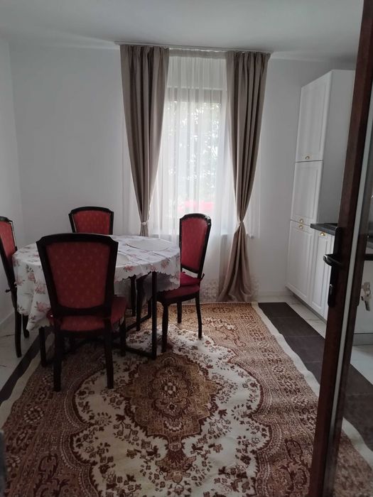 Apartament 3 camere de închiriat în zona centrala