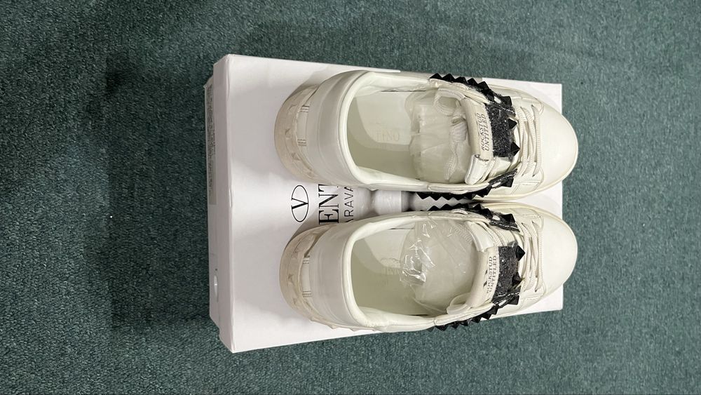 Кеды Valentino Garavani 11.
