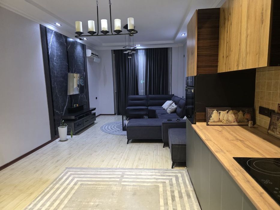 Юнусабад, напротив ТЦ Megaplanet